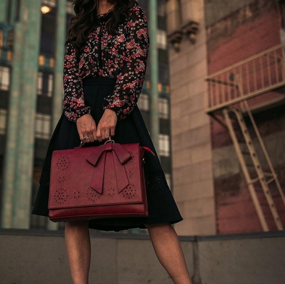 Elegant Red Handbag with Bow Detail - Picture 3 of 8